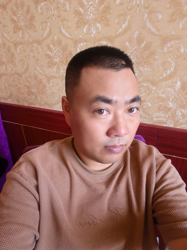 擦亮眼睛向前看的第一张照片--连江交友网